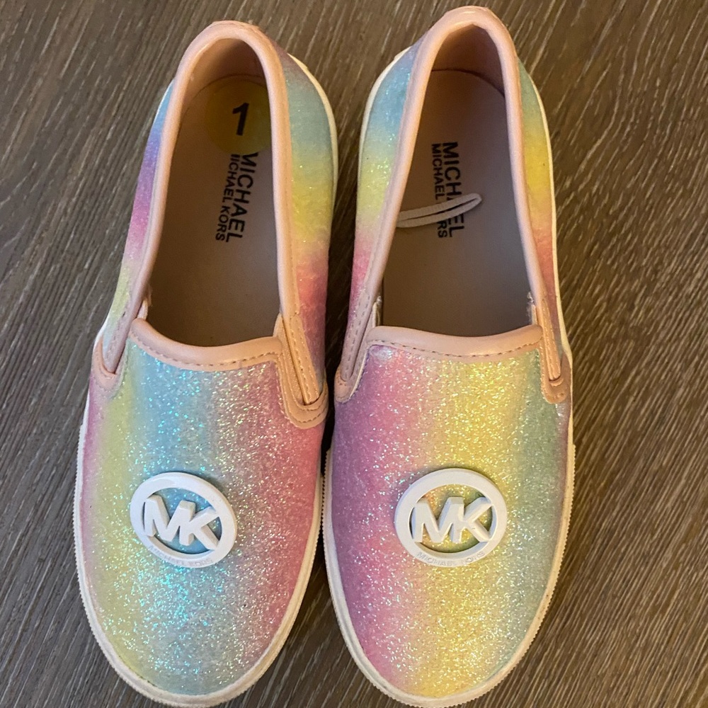 Beautiful and comfy shoes, with beautiful colors!